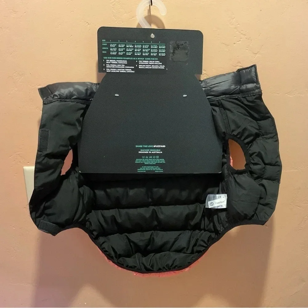 Fuzzyard Pet Apparel puffer jacket size 5. Front closure. Best for fall/winter.